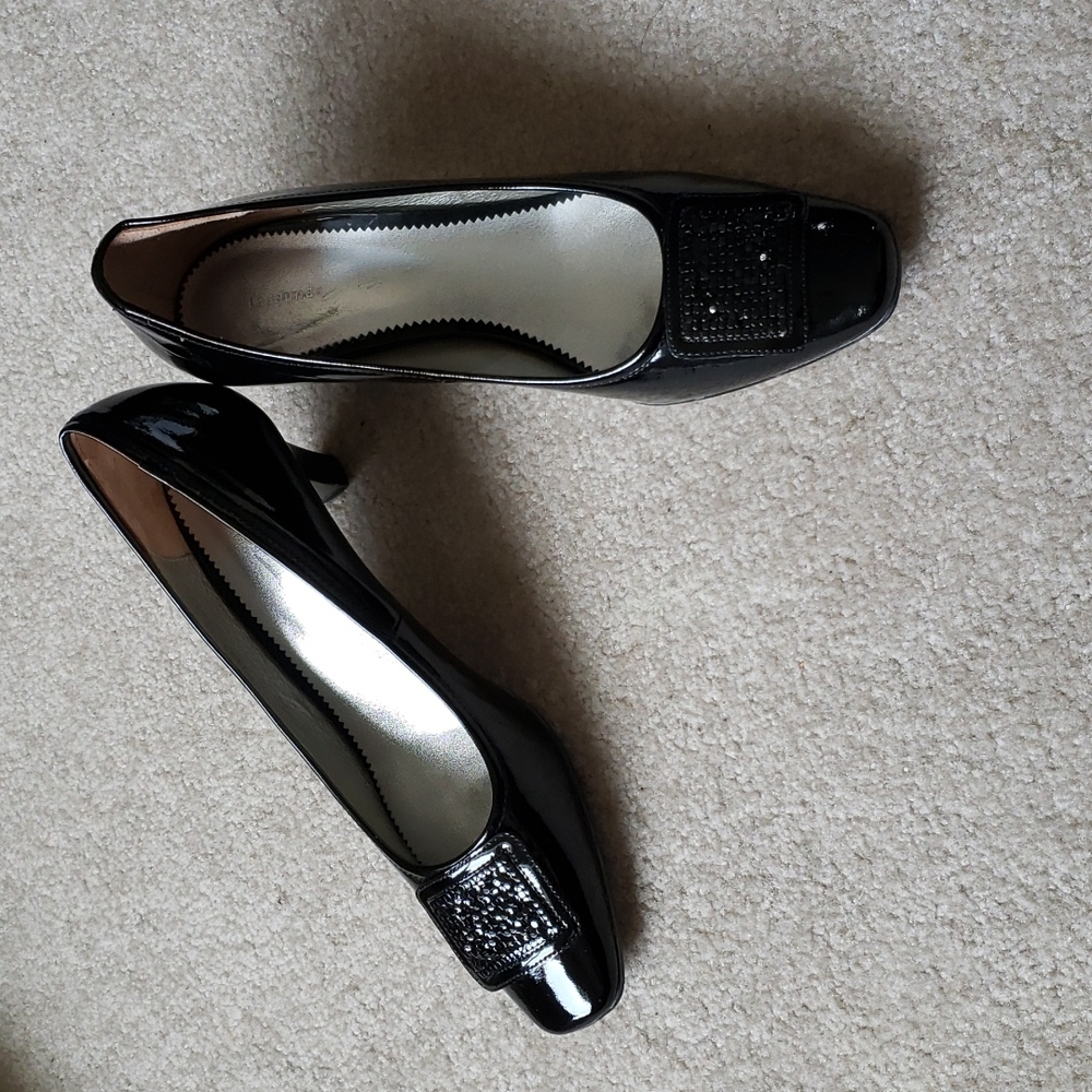Italian Designer Le Saunda Black Patent Leather Pumps, Size 8